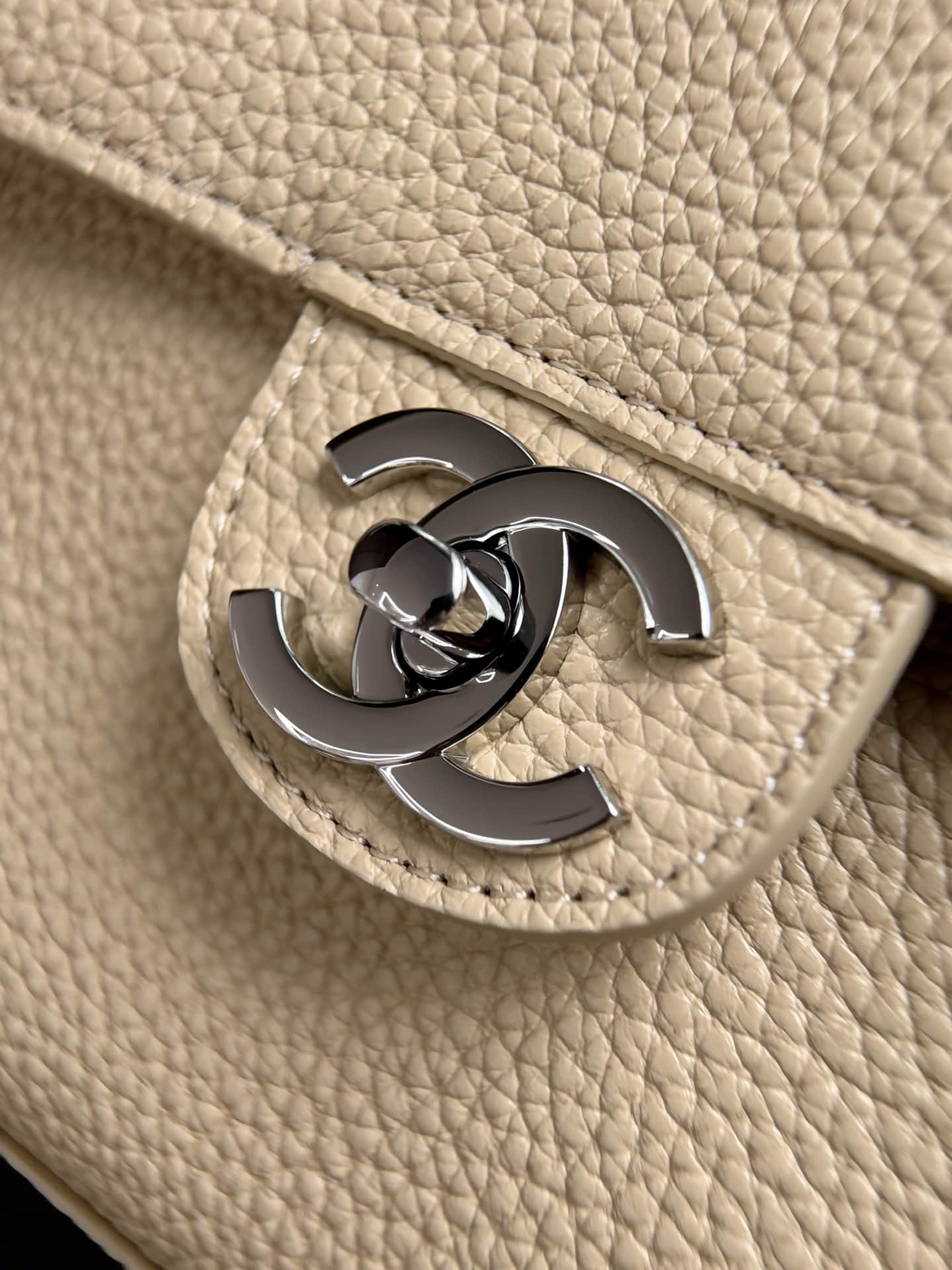 Chanel Maxi Flapbag Grained Calfskin & Silver-Tone Metal Beige AS6231 A