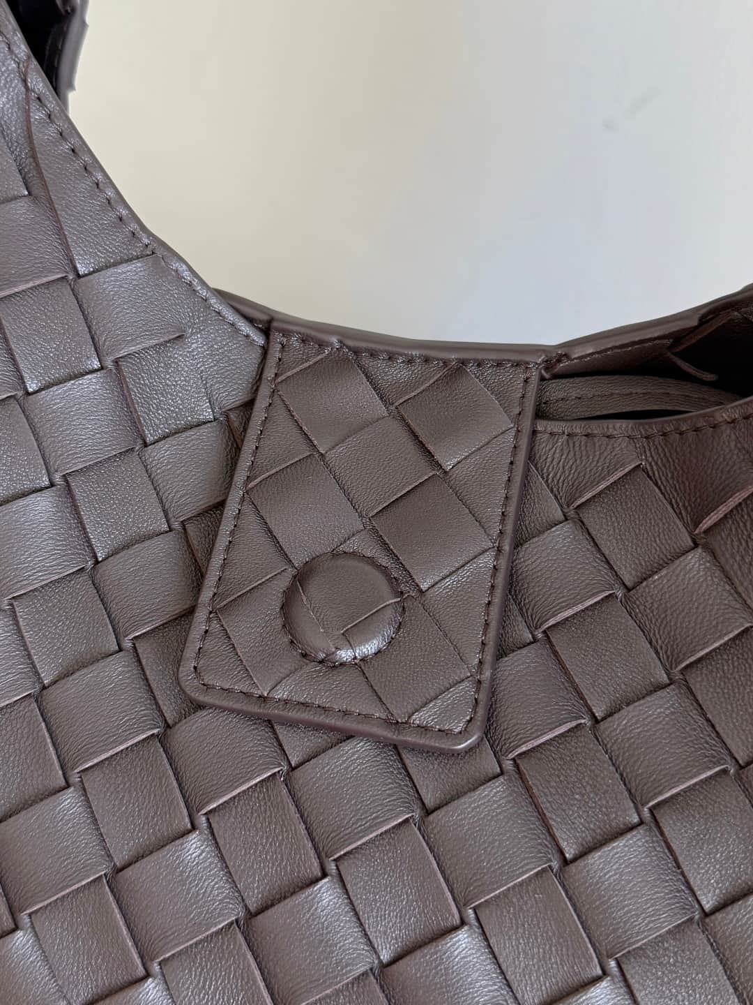 Bottega Veneta Large Campana shoulder bag in Intrecciato leather Brown TOP