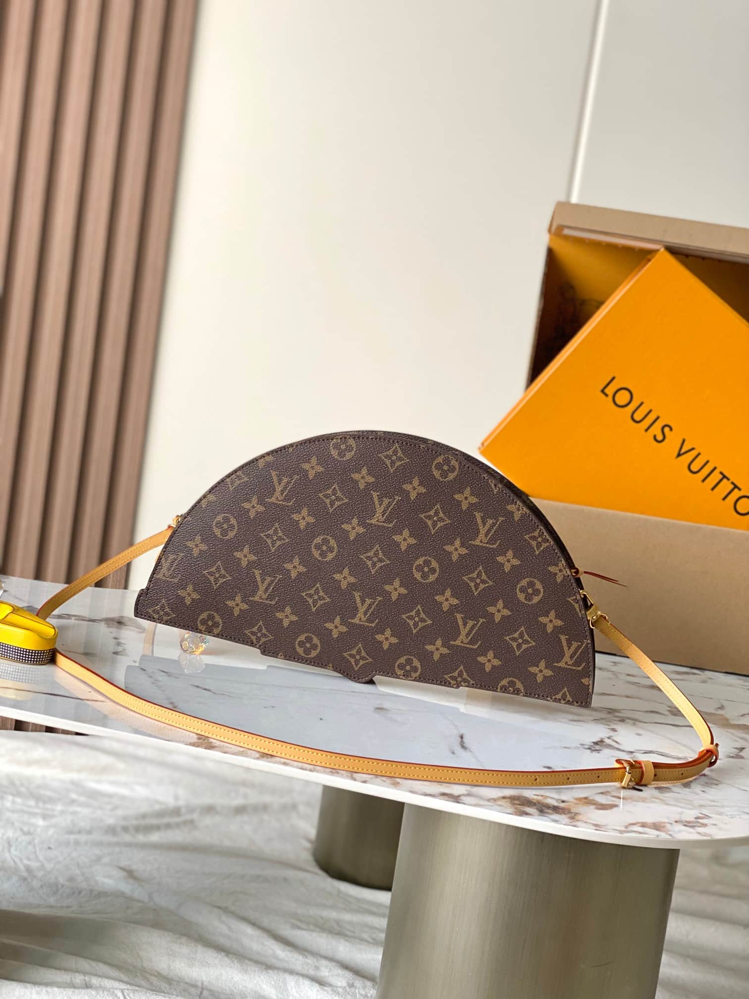 Louis Vuitton Fan Monogram coated canvas M14804 Top