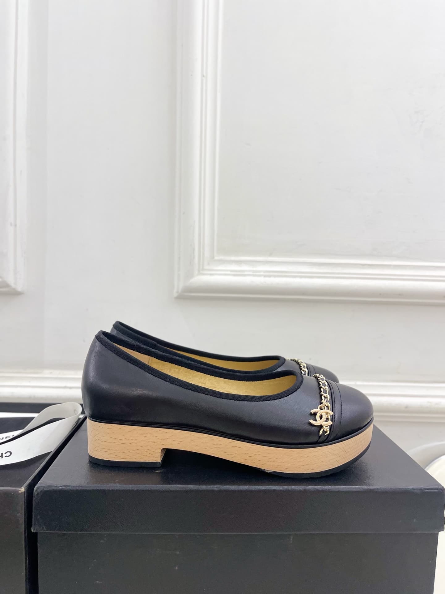 Chanel Flats shoes Women