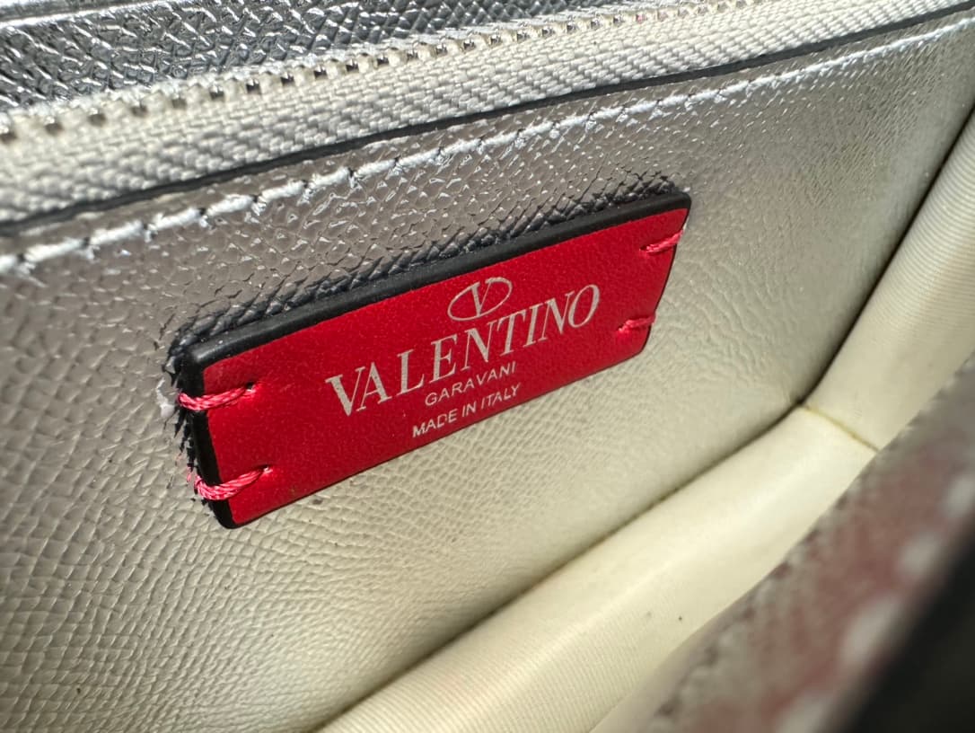 Valentino Garavani VLogo signature wallet on chain bag Grainy Calfskin Silver High
