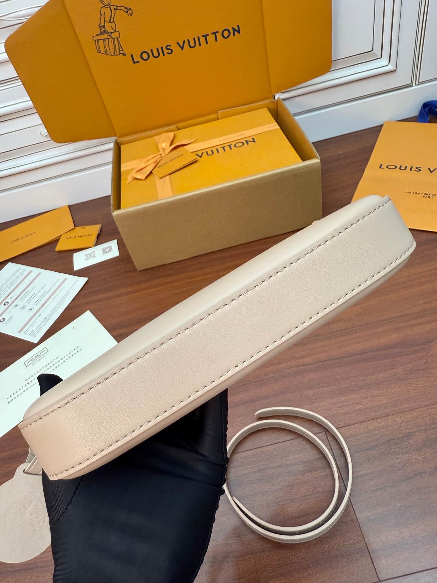 Louis Vuitton Pochette LV Bloom M25784 Calfskin leather Sand TOP