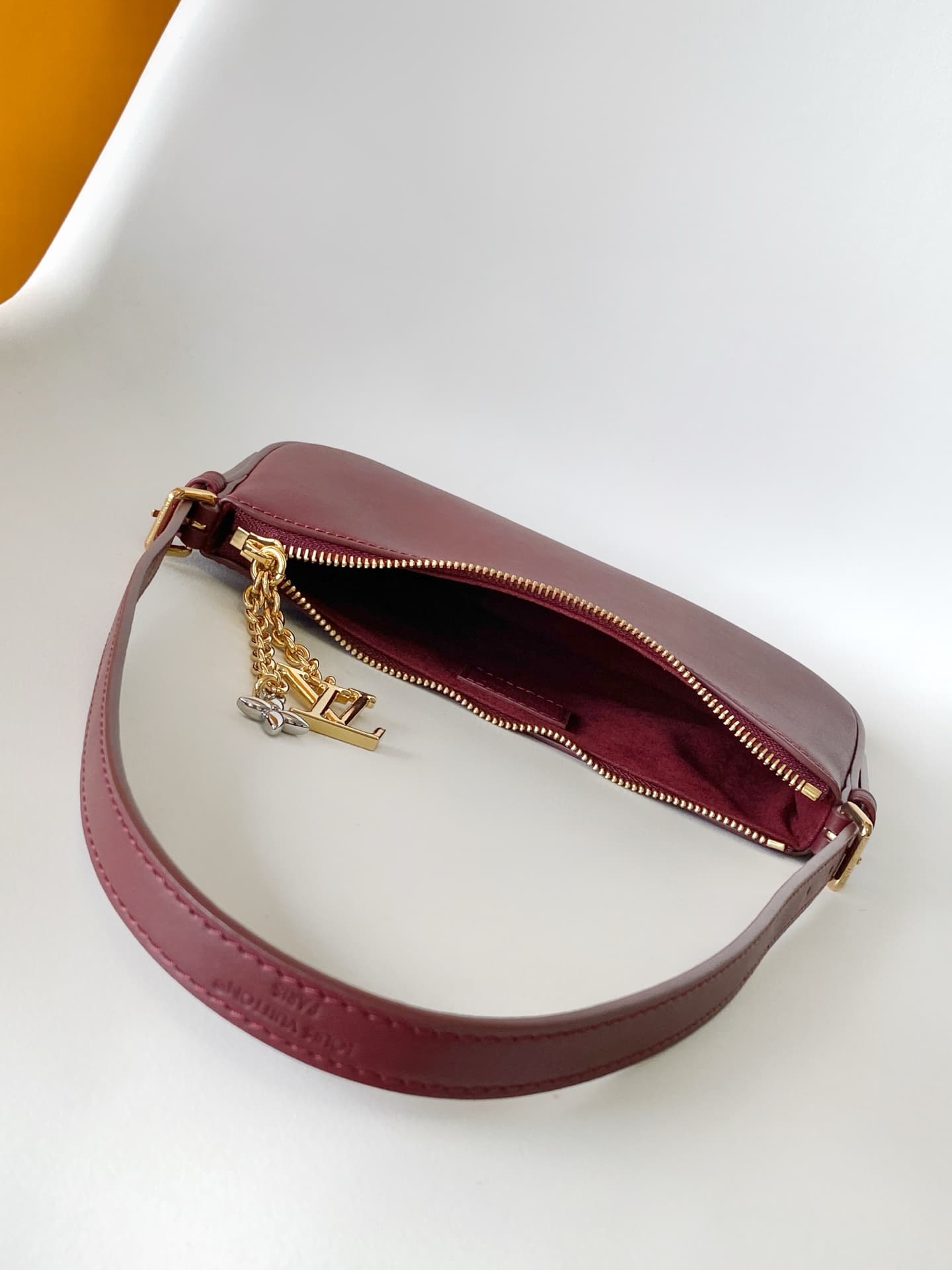 Louis Vuitton Pochette LV BLoom Grenat Red Calfskin leather M25650 High