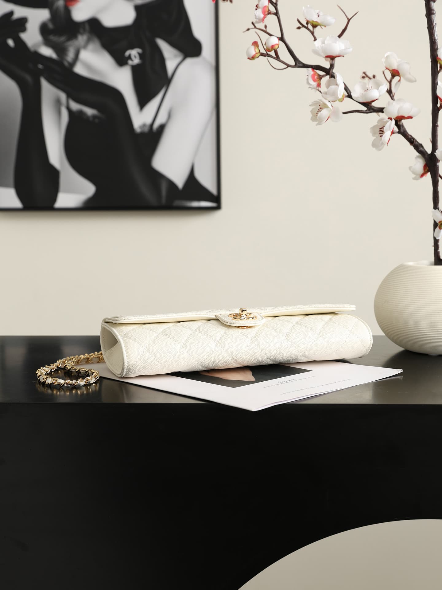 Chanel Clutch with chain Grained Calfskin & Gold-Tone Metal White AP5280 A