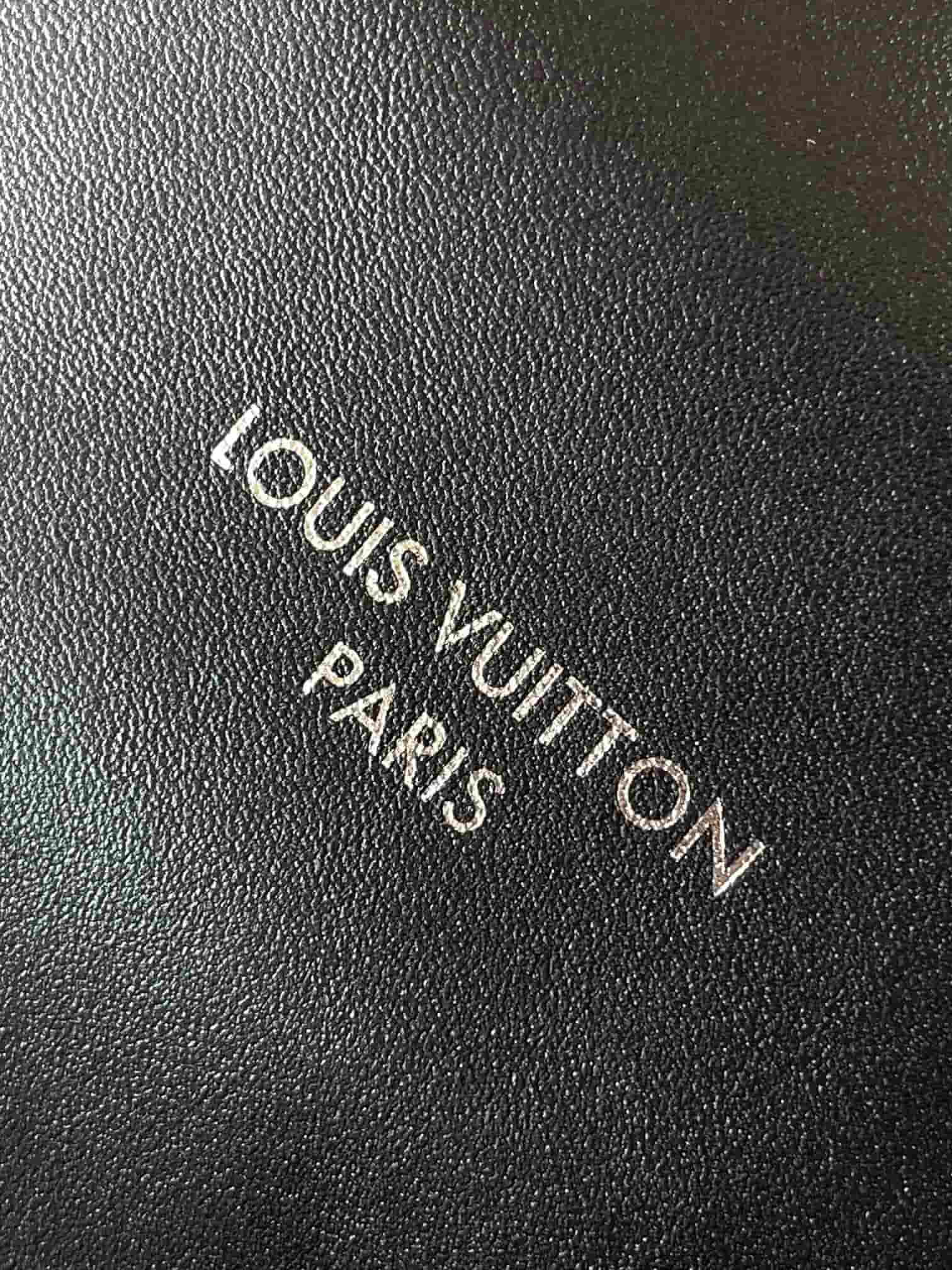 Louis Vuitton x Murakami CarryAll Vibe MM Lambskin M13105 Top
