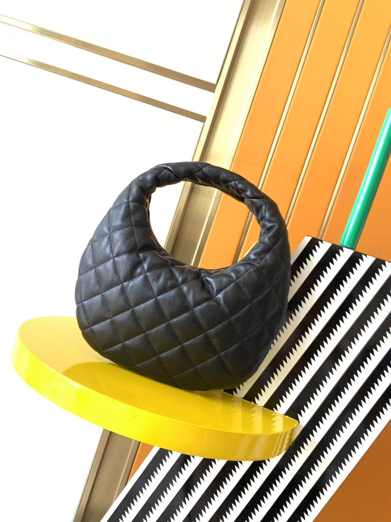 ICARINO in quilted nappa BLACK High