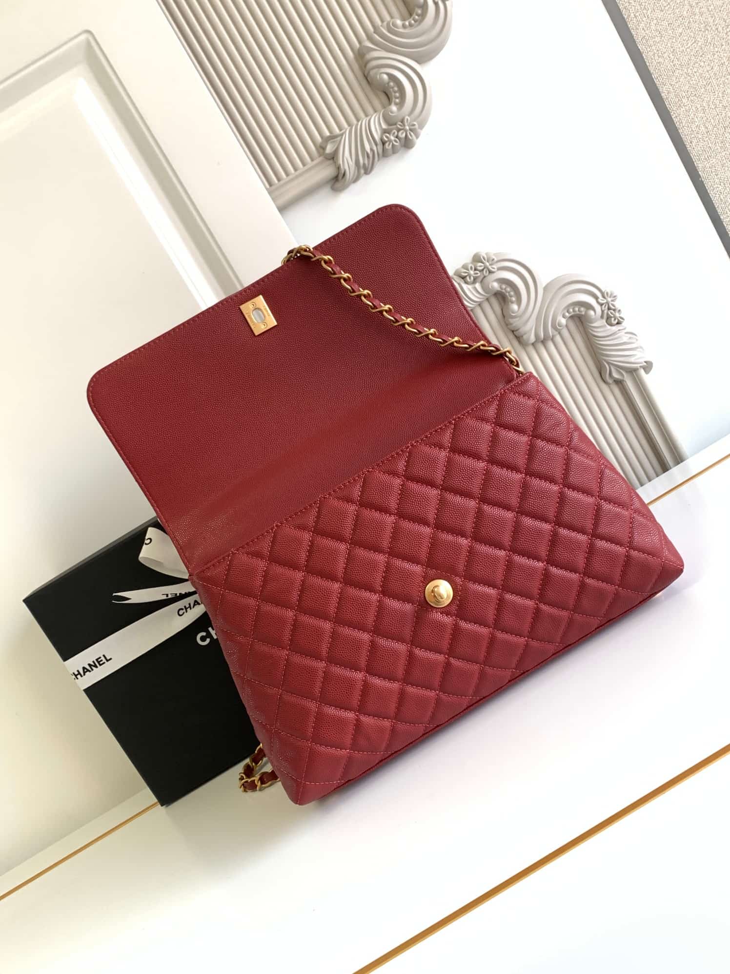 Medium FLAP BAG WITH TOP HANDLE Grained Calfskin A92991 Red-binding Gold Metal A