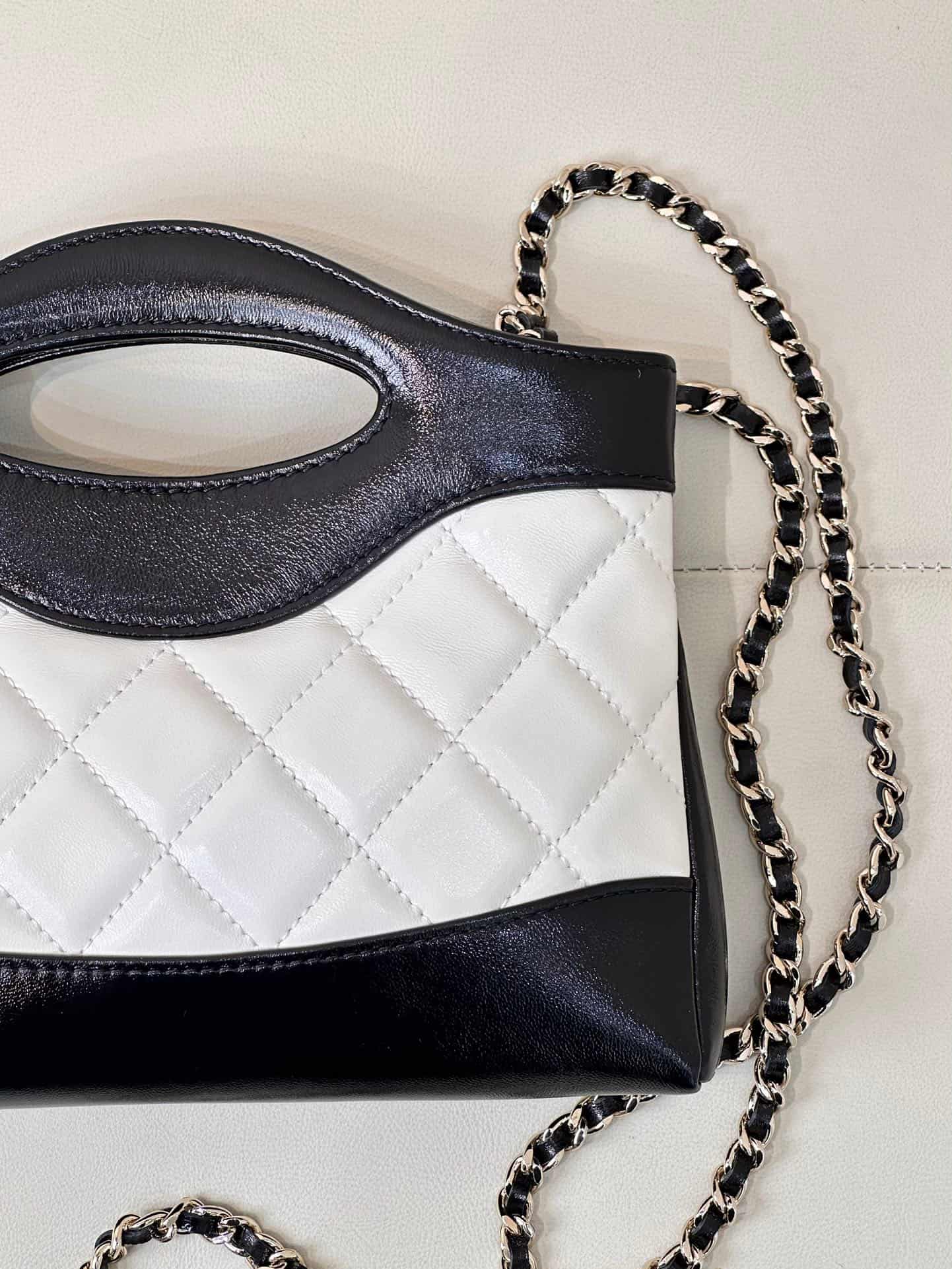 Chanel Clutch with chain Lambskin & Gold-Tone Metal AP3656 Black&White TOP