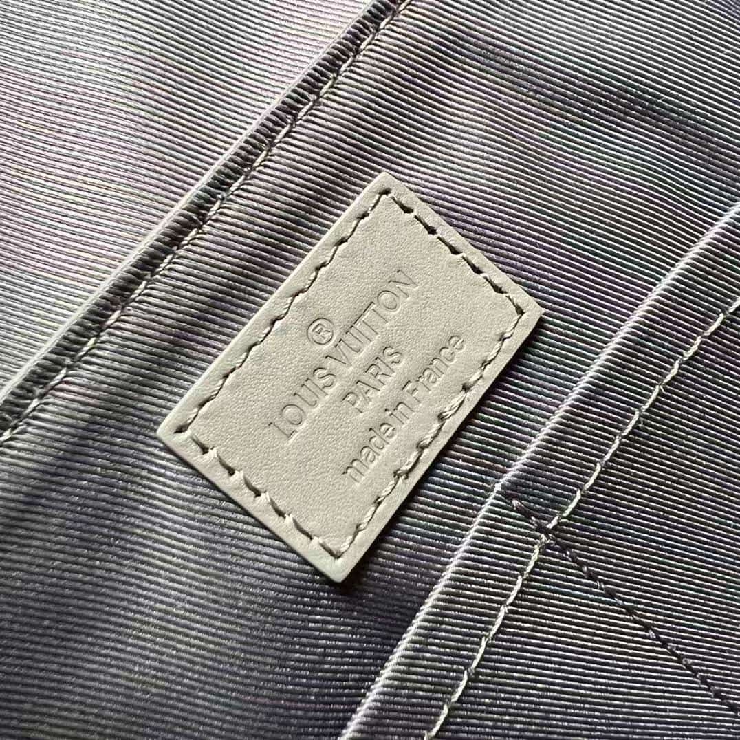 Louis Vuitton MESSENGER Black grained calf leather M57080 High