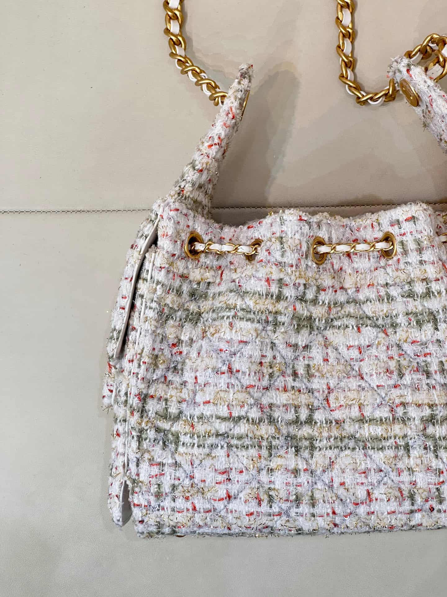Chanel 25 Small Hobo handbag AS5293 Wool Tweed & Gold-Tone Metal Ecru Khaki Gold & Red TOP