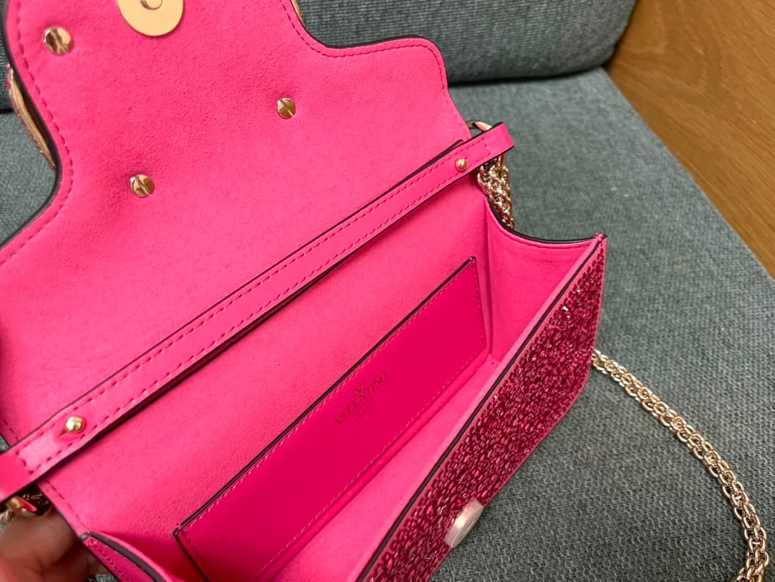 Valentino Garavani Locò Small Shoulder Bag in Rose Pink High