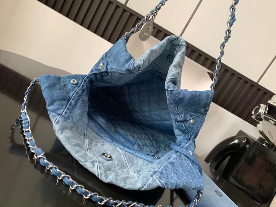 Chanel 22 MEDIUM HANDBAG Denim & Silver-Tone Metal AS3261 Gradient High