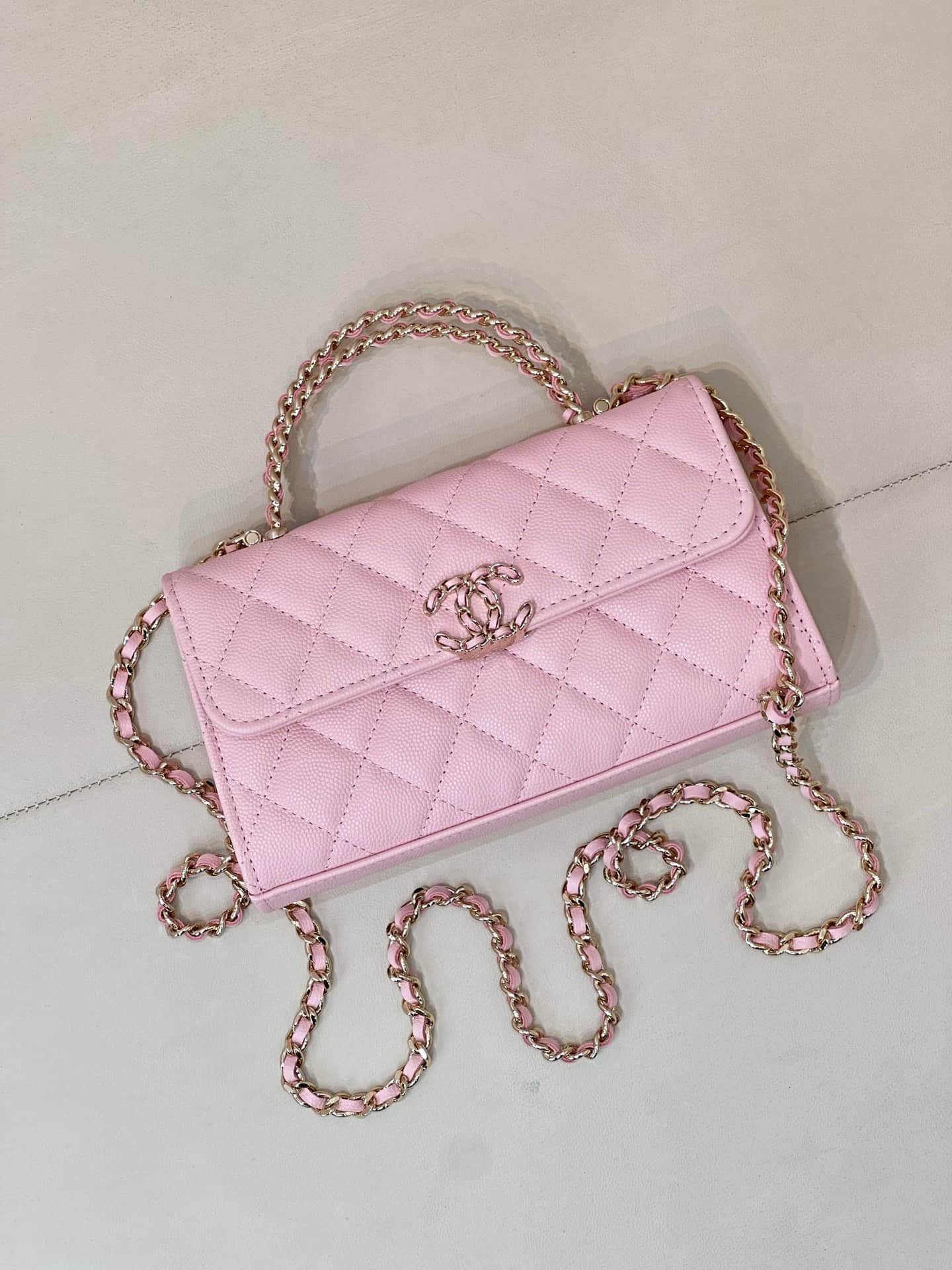 Chanel Clutch with chain Grained Calfskin&Gold-Tone Metal Pink AP3238 TOP