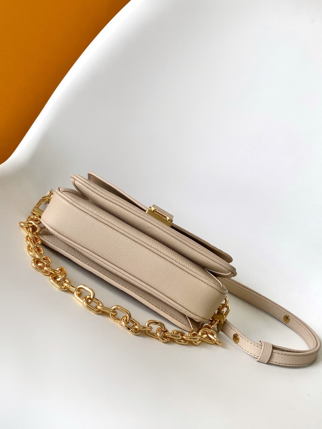 Louis Vuitton POCHETTE MÉTIS EAST WEST Sand Grained cowhide leather M14322 High