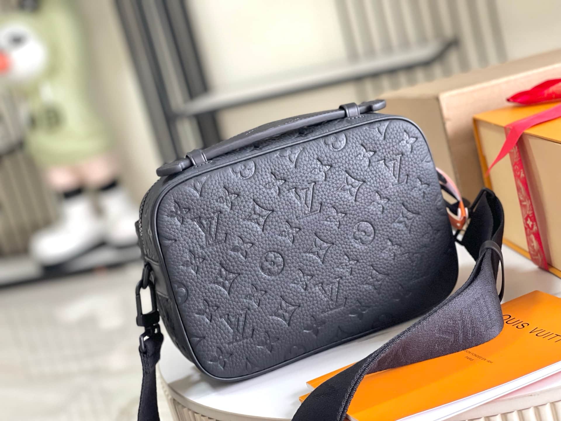 Louis Vuitton S Lock Messenger Monogram cowhide leather Black M58489 TOP