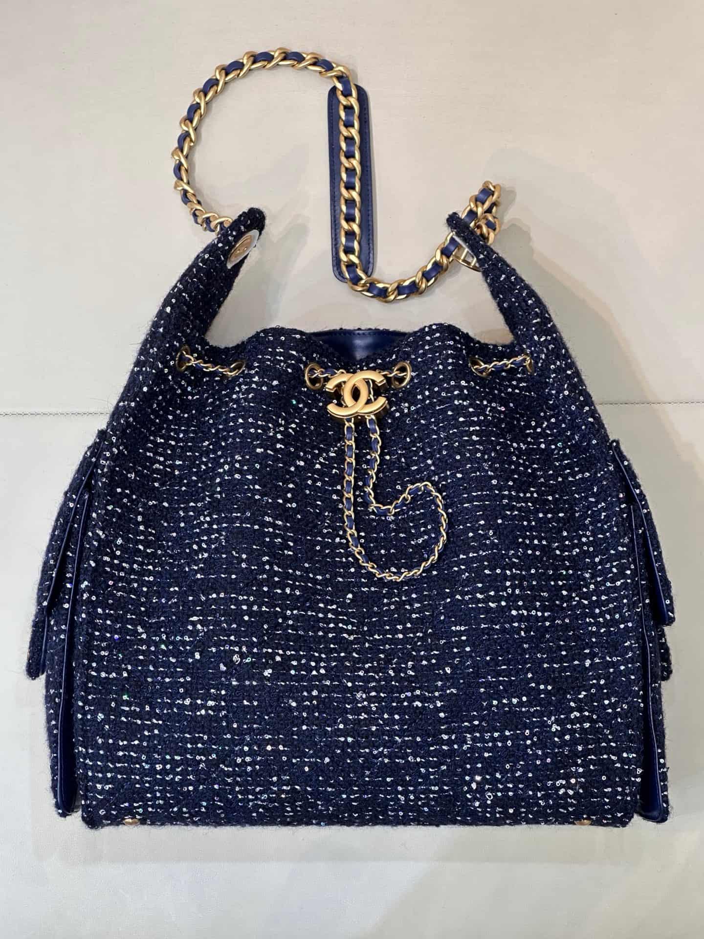 Chanel 25 Medium Hobo handbag AS5311 Wool Tweed & Gold-Tone Metal Dark Blue TOP