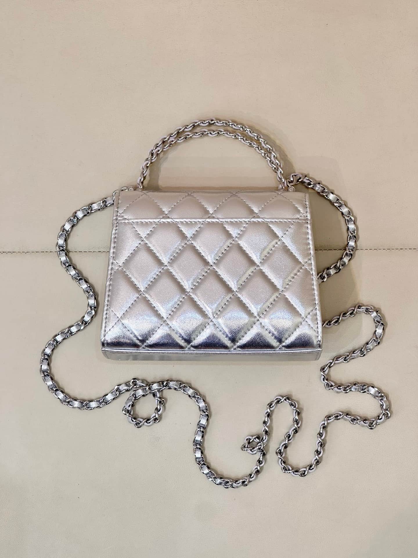 Chanel Clutch with chain Metallic Lambskin &Silver-Tone Metal Silver AP3236 TOP