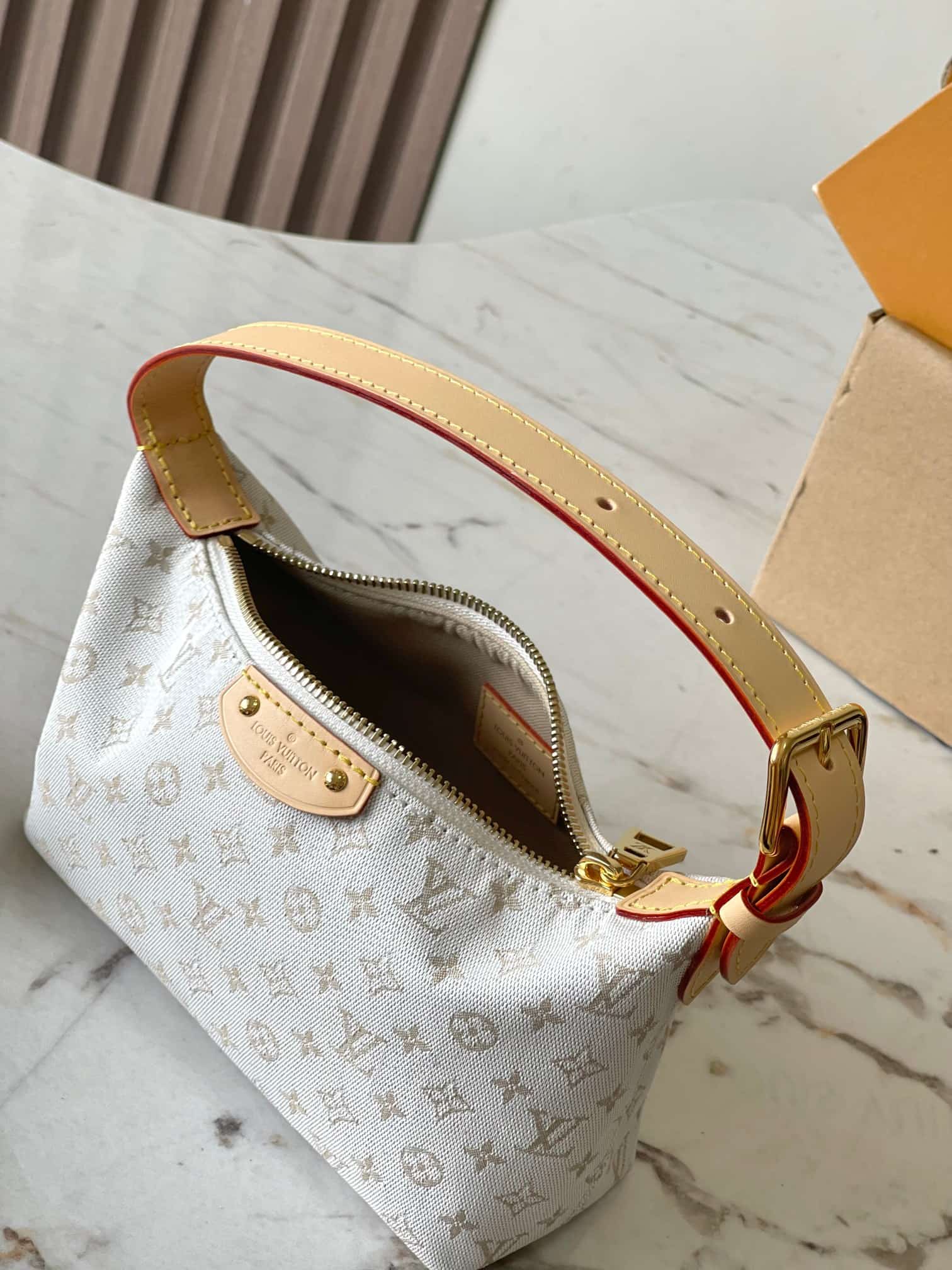 Louis Vuitton Hills Pochette Mastic Polyamide M12433 TOP