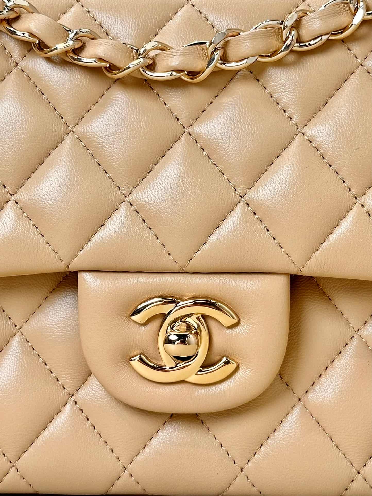 Chanel Medium CLASSIC HANDBAG Lambskin Gold-Tone Metal Nude TOP