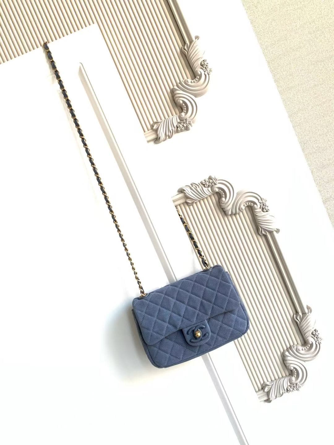 Chanel Classic Flap bag in Blue Suede & Gold-Tone Metal AS5989 A