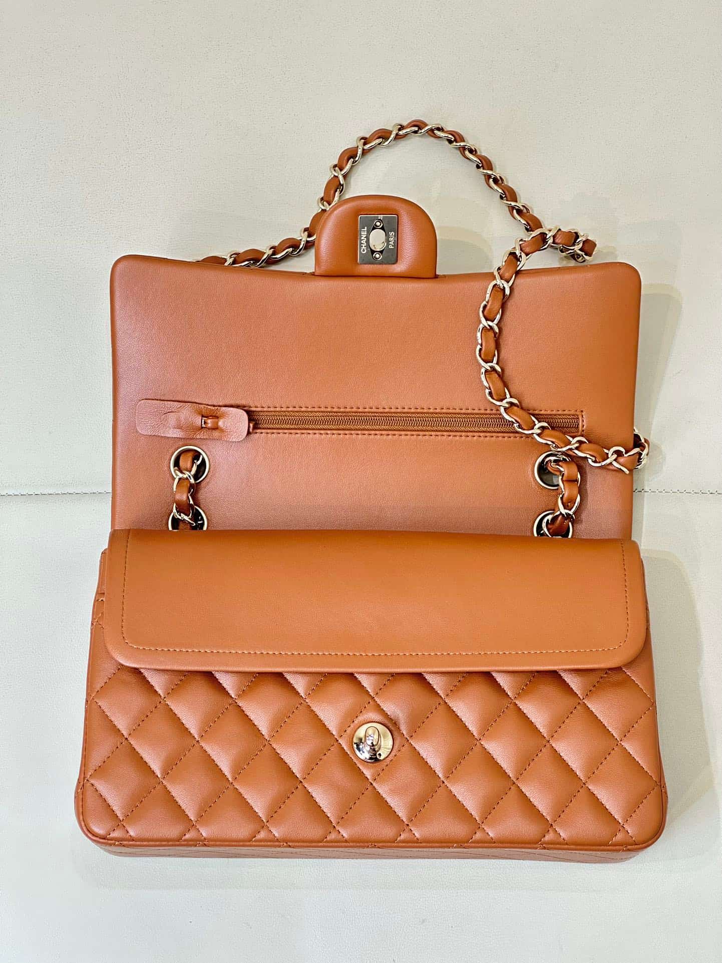 Chanel Medium CLASSIC HANDBAG Lambskin Gold-Tone Metal caramel TOP