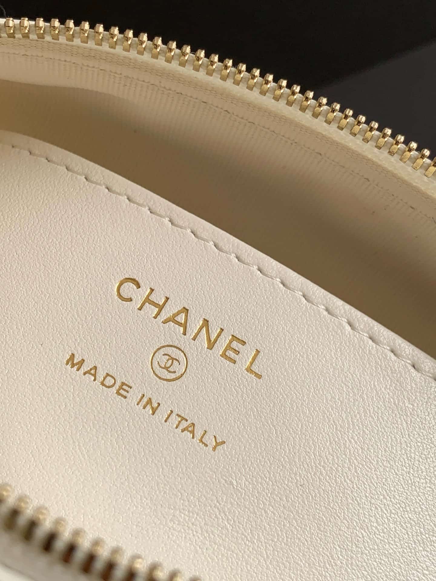 Chanel Clutch with Chain Printed Fabric & Gold-Tone Metal Beige & Light Beige AP4986 A