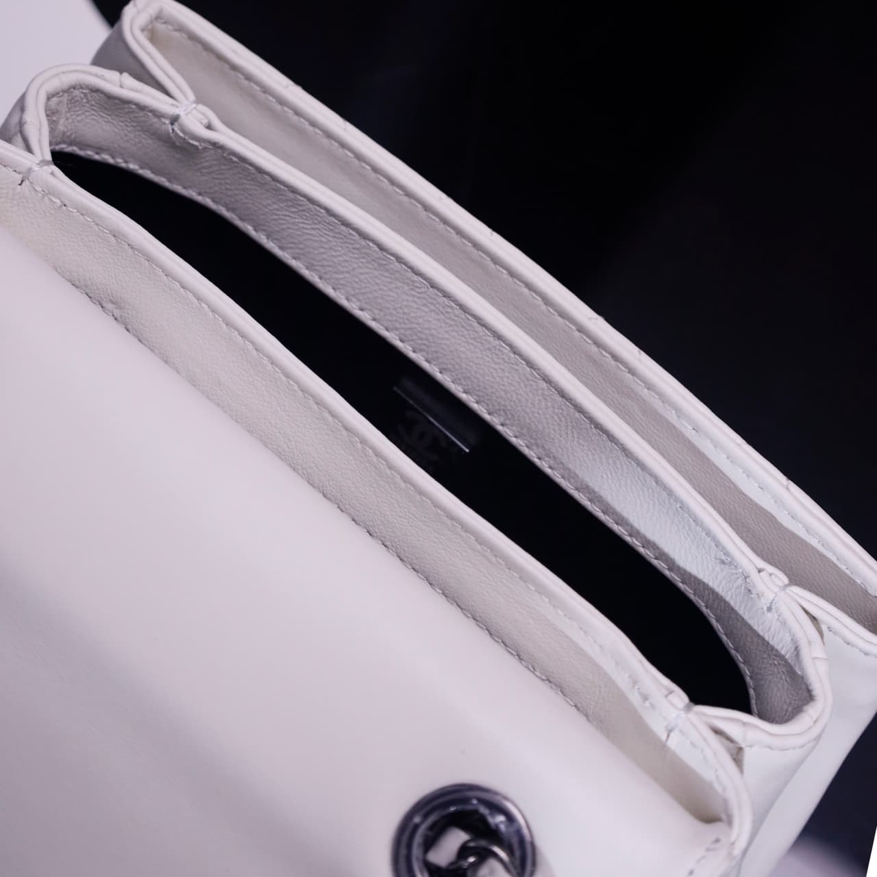 Chanel MINI FLAP BAG WITH TOP HANDLE AS4654 Lambskin &Black-Tone Metal White A
