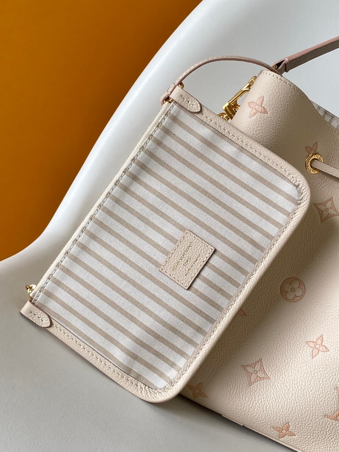 Louis Vuitton NéoNoé MM Eden Debossed grained cowhide leather M14401 High