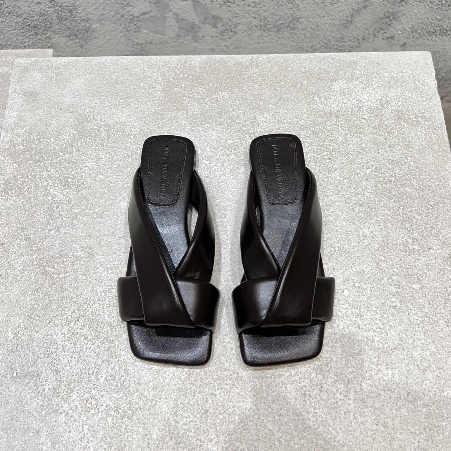 BOTTEGA VENETA Riva Micro Woven Nappa Leather Kitten Sandal Shoes Women