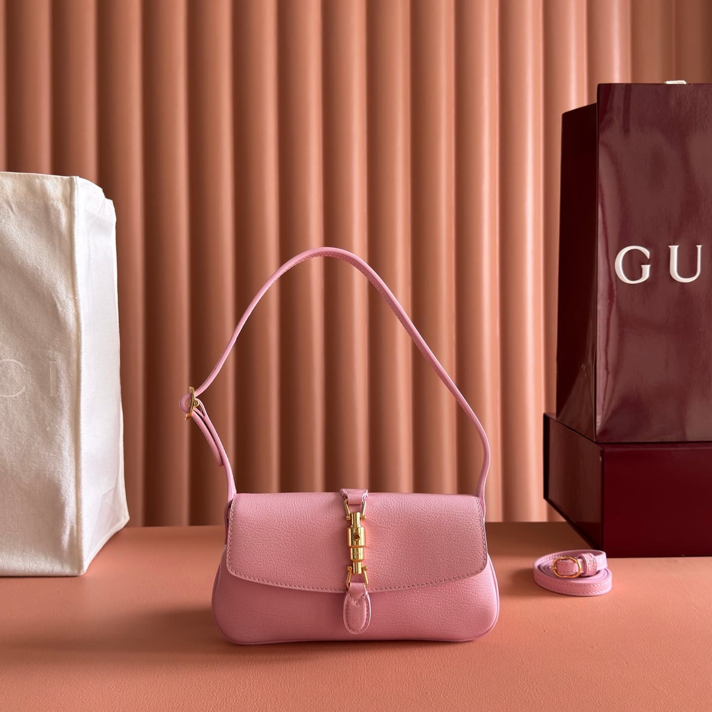 Gucci Jackie small shoulder bag Light pink soft grainy leather 867156 High