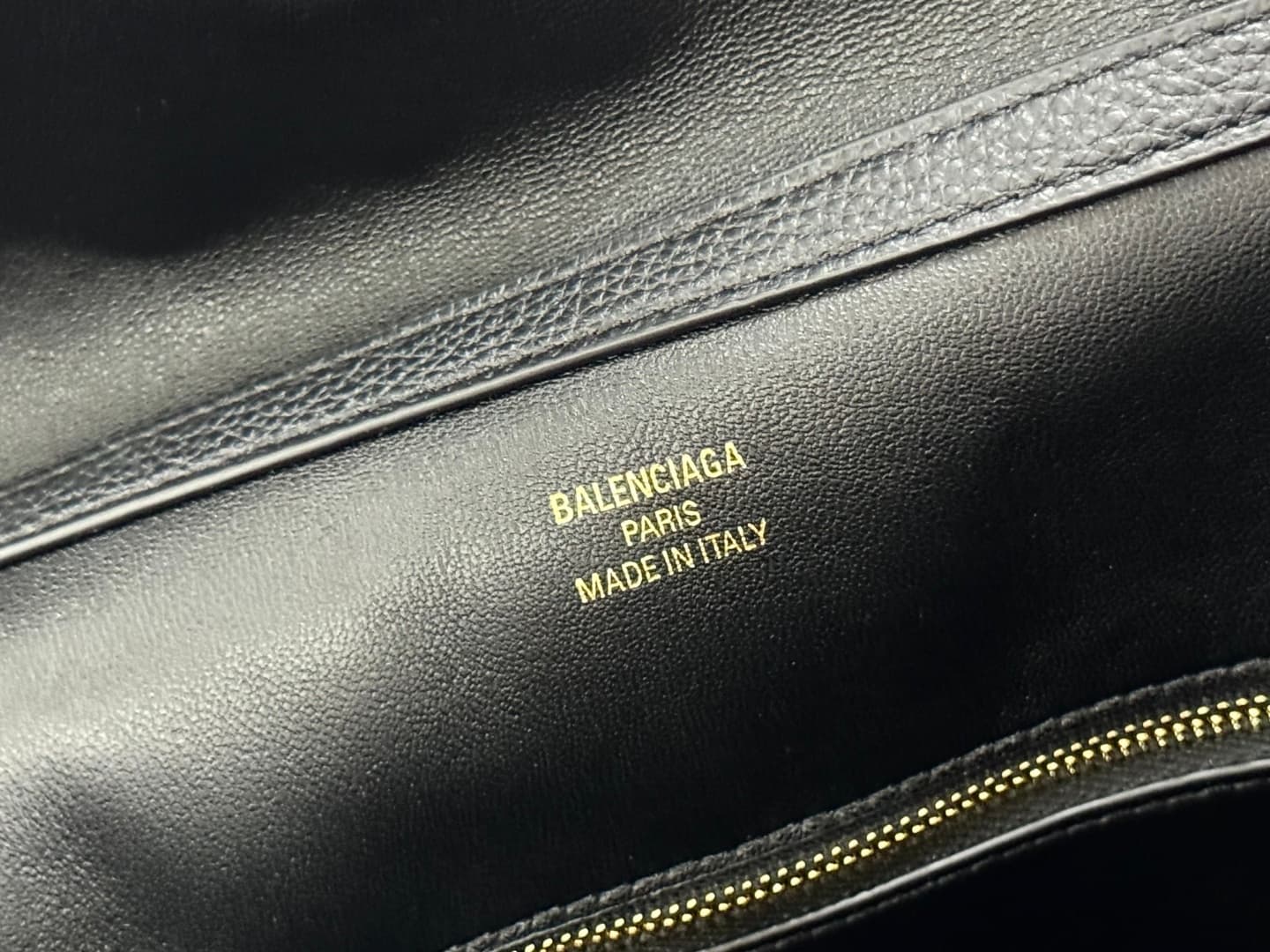 Balenciaga Rodeo Medium Bag in Black Leather With Gold-Tone Metal TOP