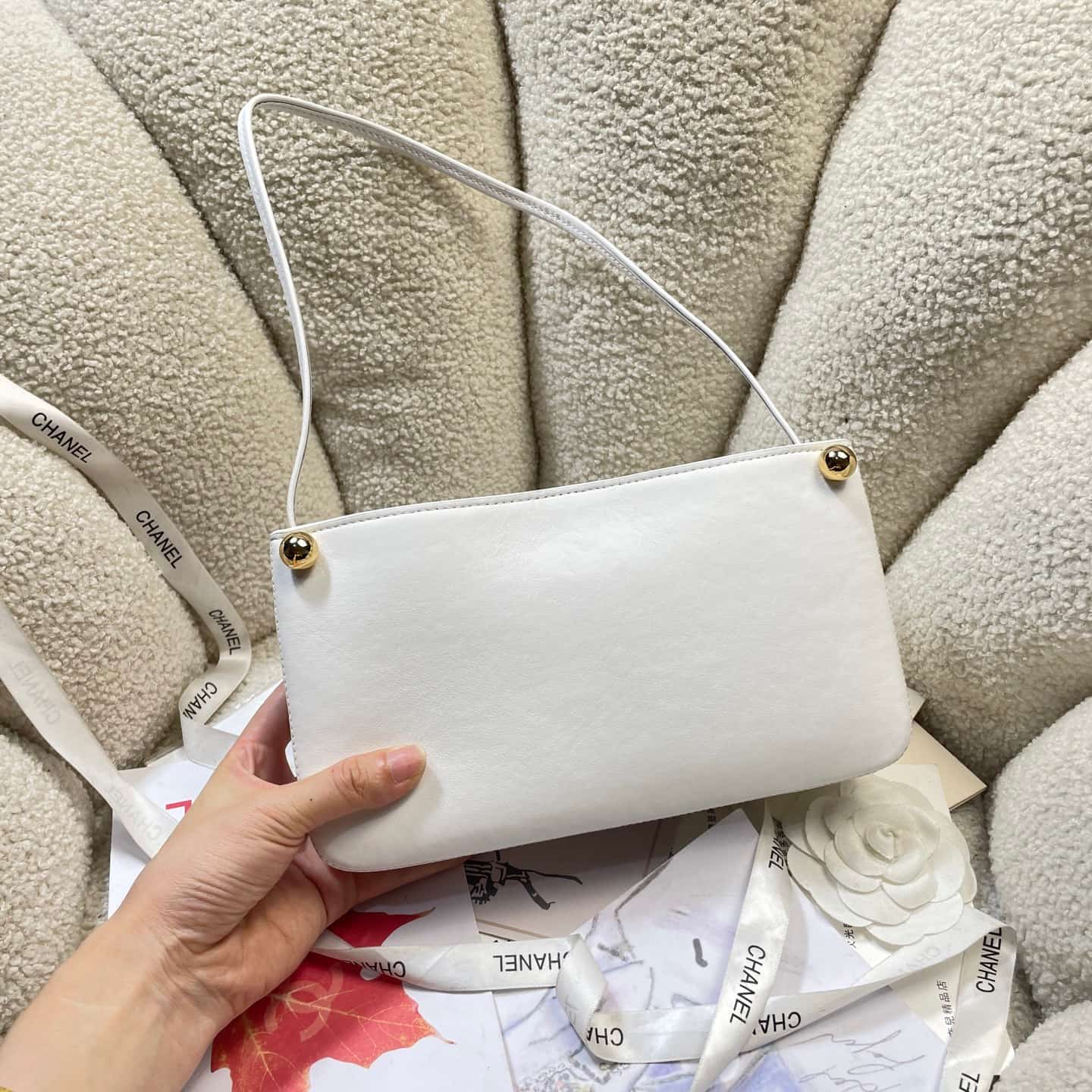 Chanel Shoulder Bag Shiny Calfskin& Gold-Tone Metal White AS6238 High