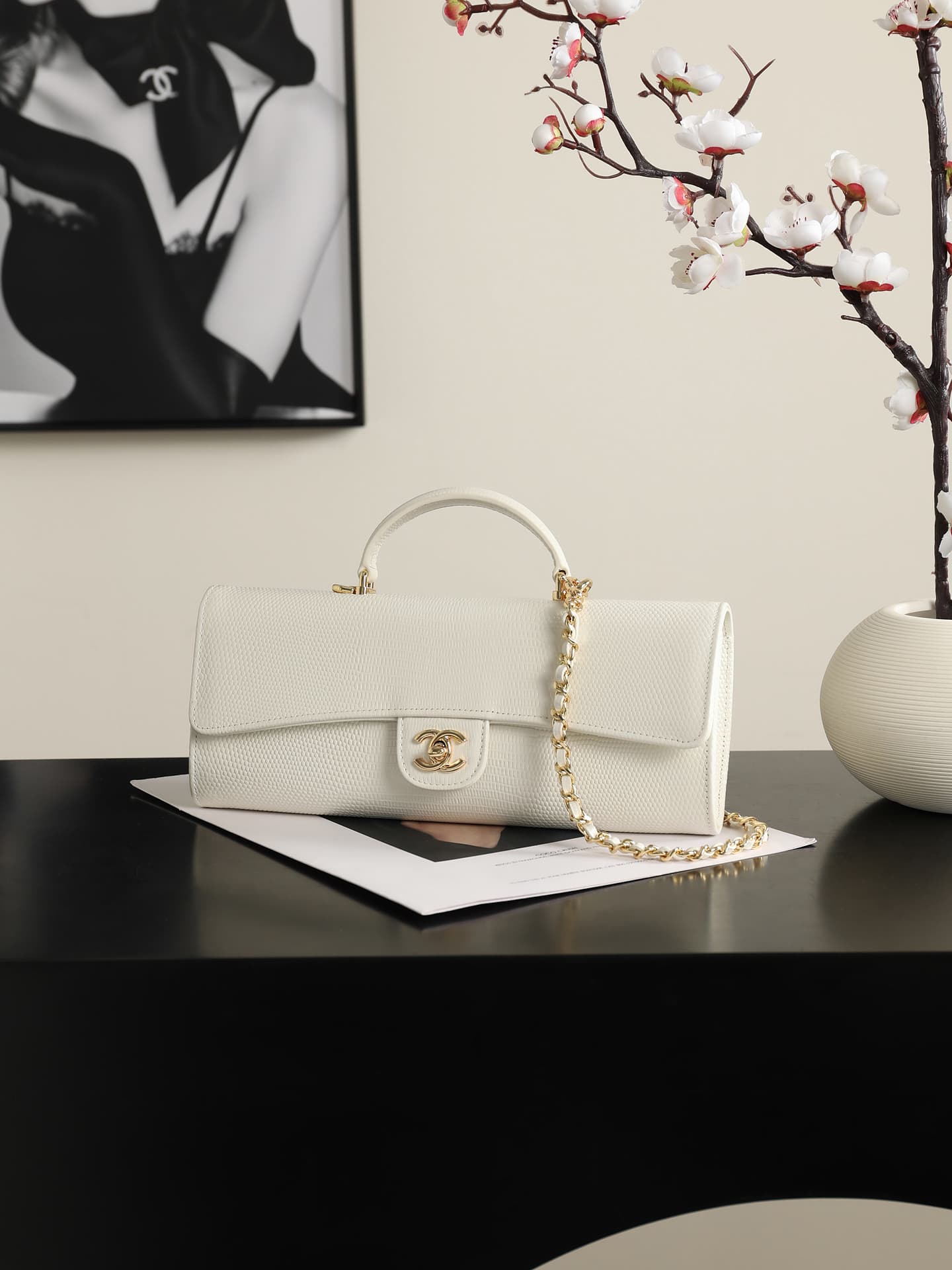 Chanel Clutch with chain Lizard Embossed Calfskin & Gold-Tone Metal White AP5280 A