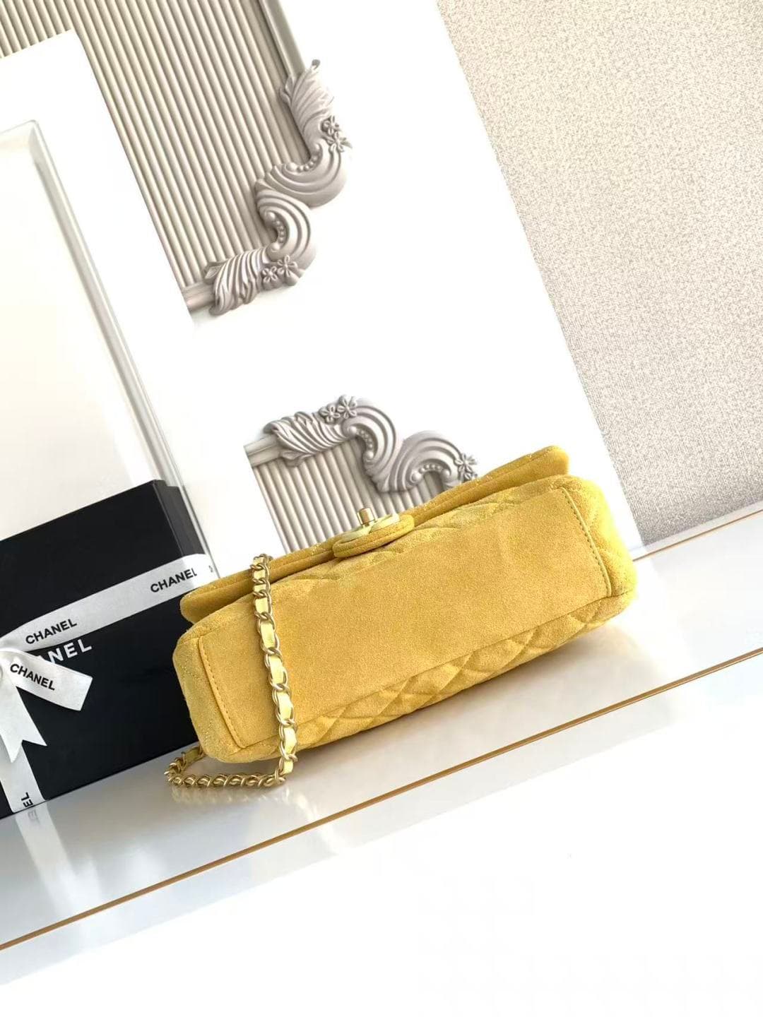 Chanel Classic Flap bag in Yellow Suede & Gold-Tone Metal AS5987 A