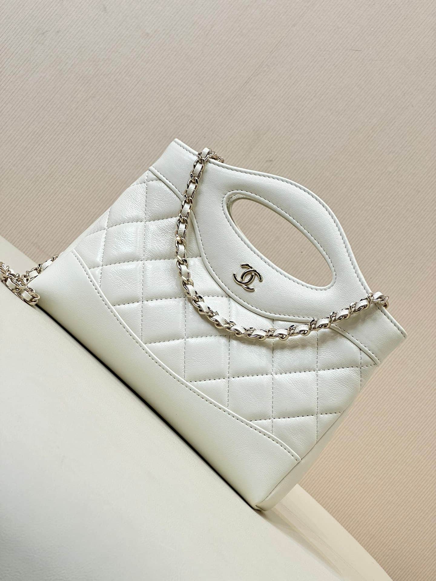 Chanel Clutch with chain Lambskin & Gold-Tone Metal AP3656 White TOP
