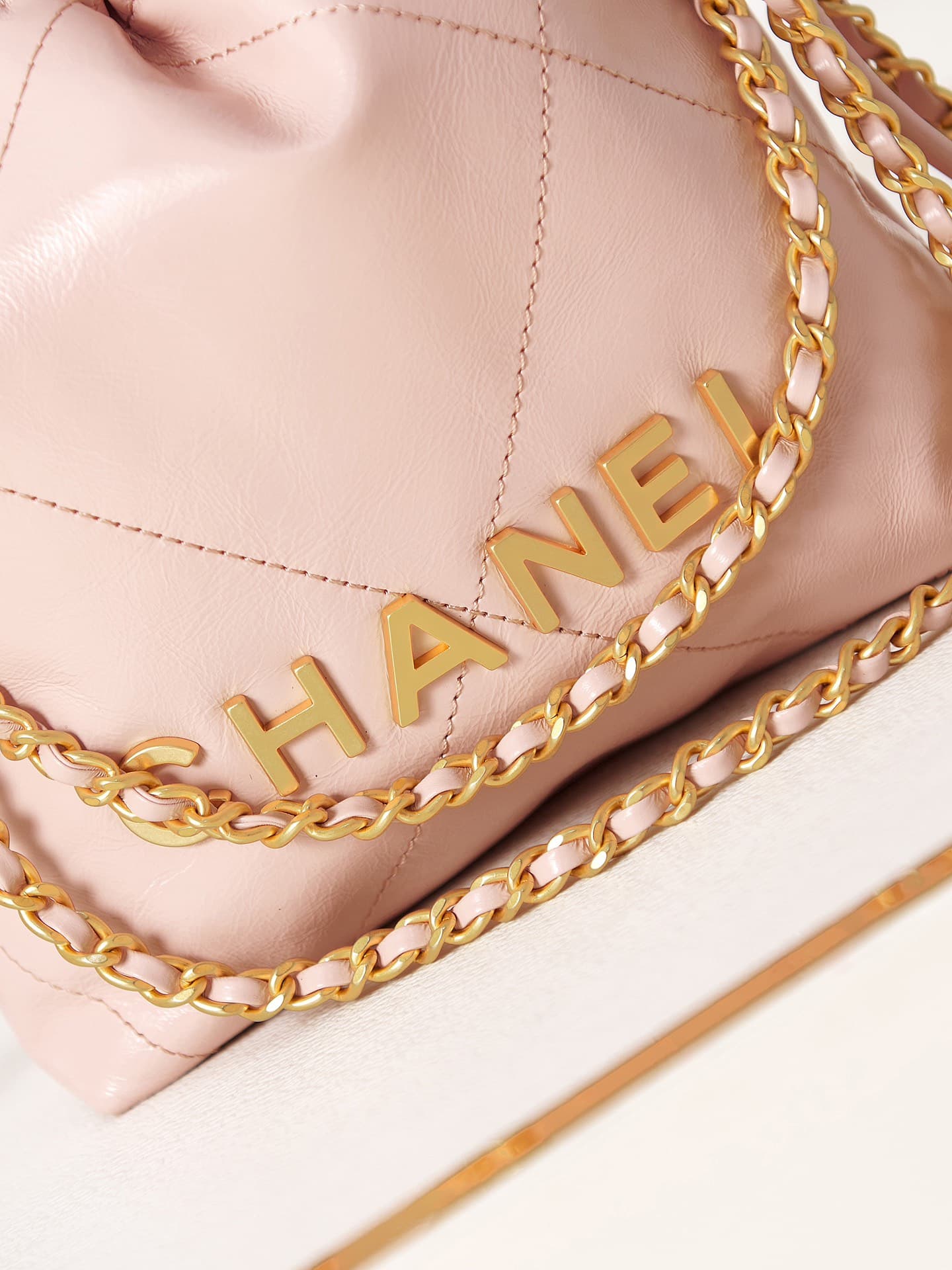 Chanel 22 MINI HANDBAG Shiny Calfskin Pink & Gold-Tone Metal AS3980 A