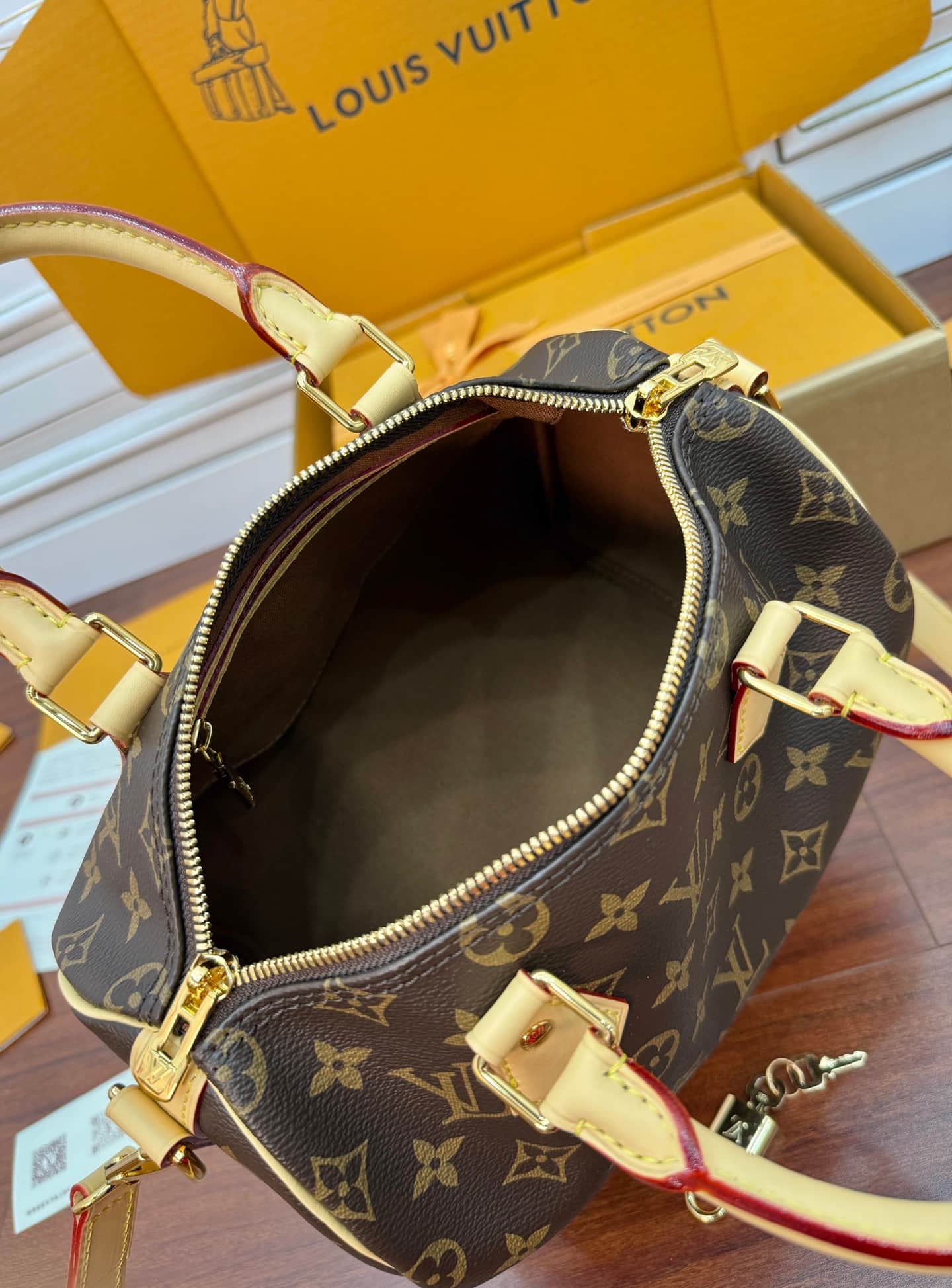 Louis Vuitton Speedy Bandoulière 25 Monogram coated canvas M46977 TOP