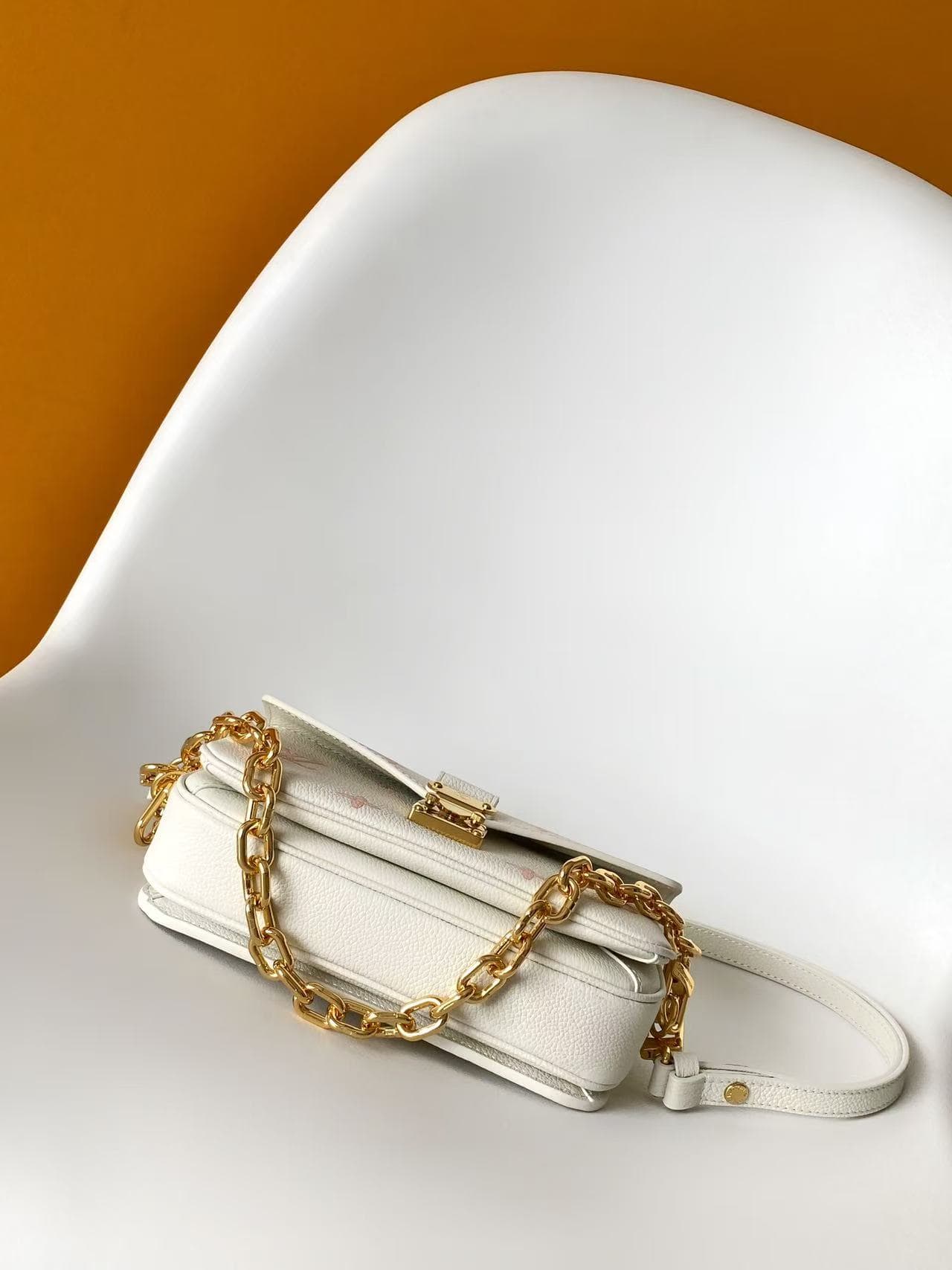 Louis Vuitton Pochette Métis East West Milky White/Peach Cowhide leather M27575 High