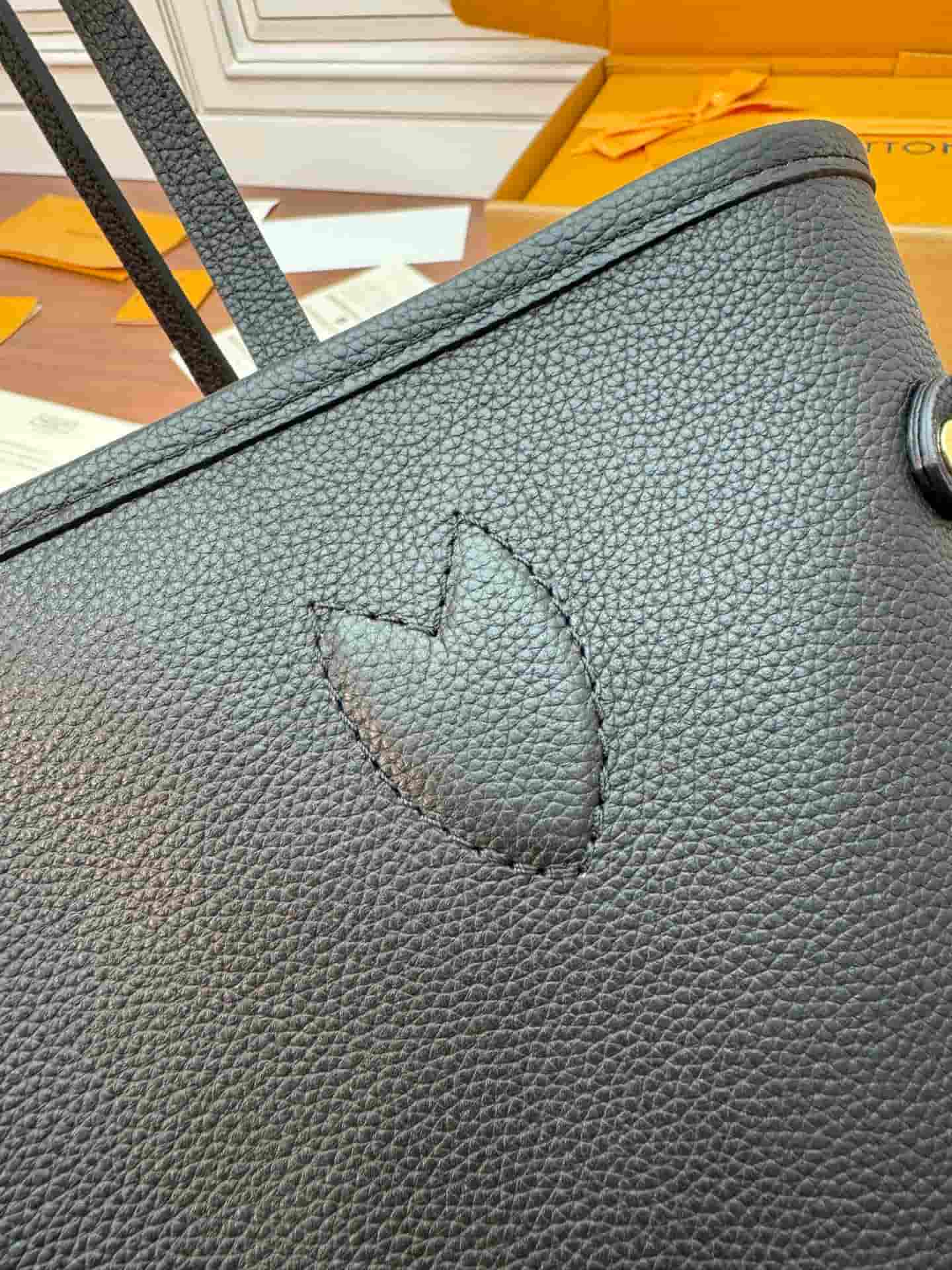 Louis Vuitton Neverfull Inside Out MM Black cowhide leather/Monogram Coated Canvas M11946 TOP
