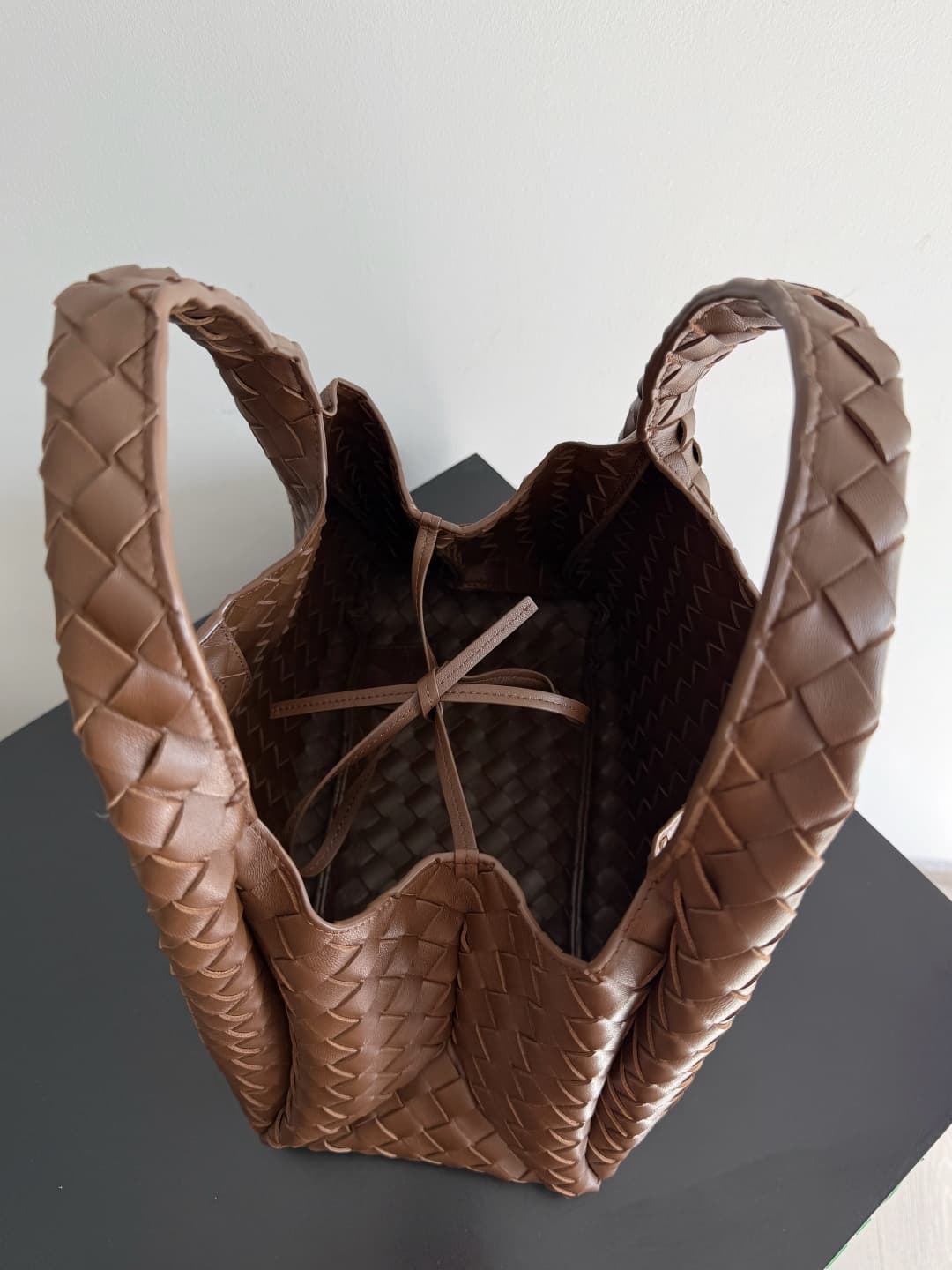 Bottega Veneta Medium Campana shoulder bag in Intrecciato leather Pinecone TOP