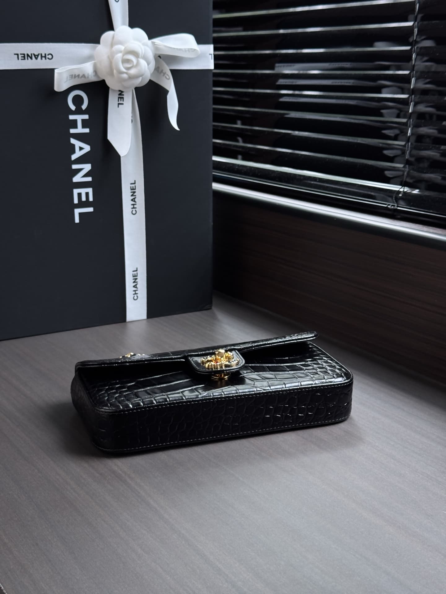 Chanel Flap Bag crocodile-embossed calfskin& Gold-Tone Metal Black AS6340 A