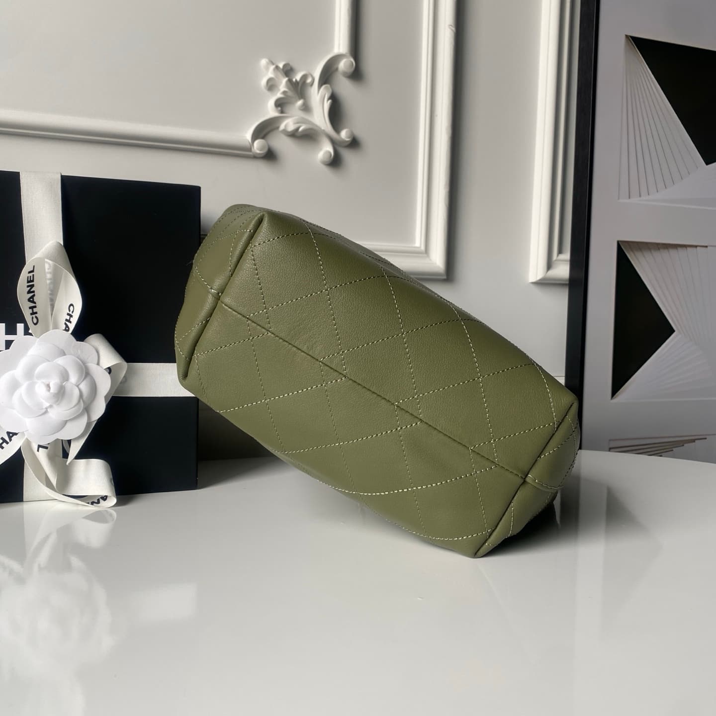 Chanel Hobo Handbag Calfskin & Gold-Tone Metal AS5976 Drak Green A