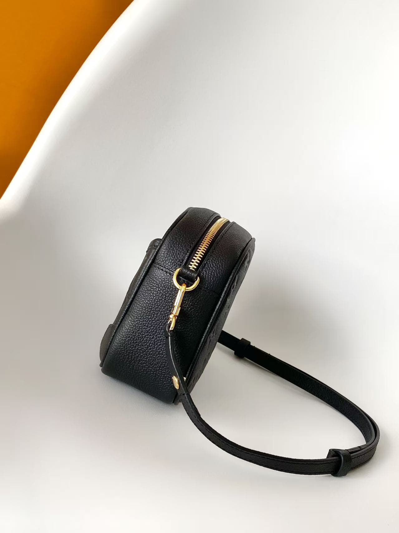 Louis Vuitton Tiny Camera Bag Black Cowhide leather M25518 High