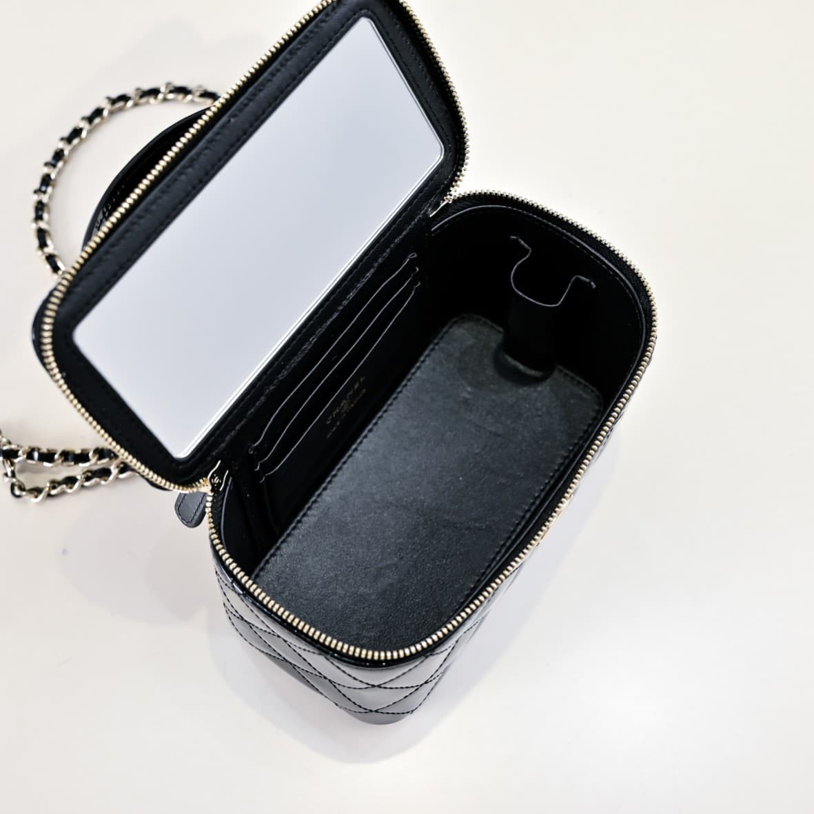 Chanel VANITY WITH CHAIN AP2199 Patent Calfskin Gold-Tone Metal High