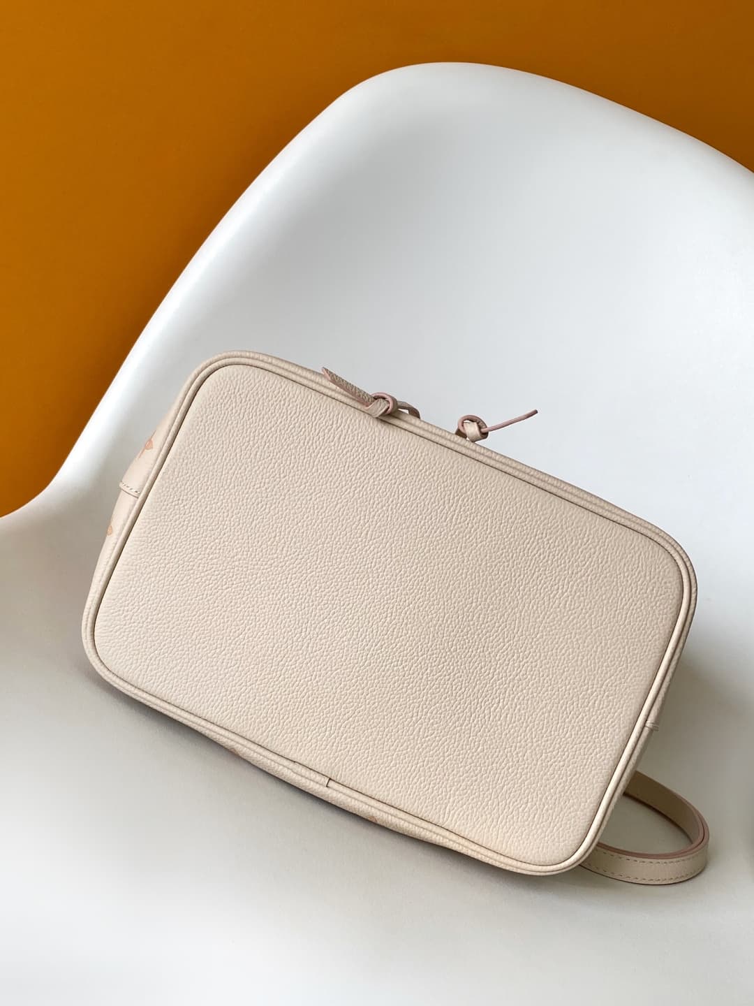 Louis Vuitton NéoNoé MM Eden Debossed grained cowhide leather M14401 High