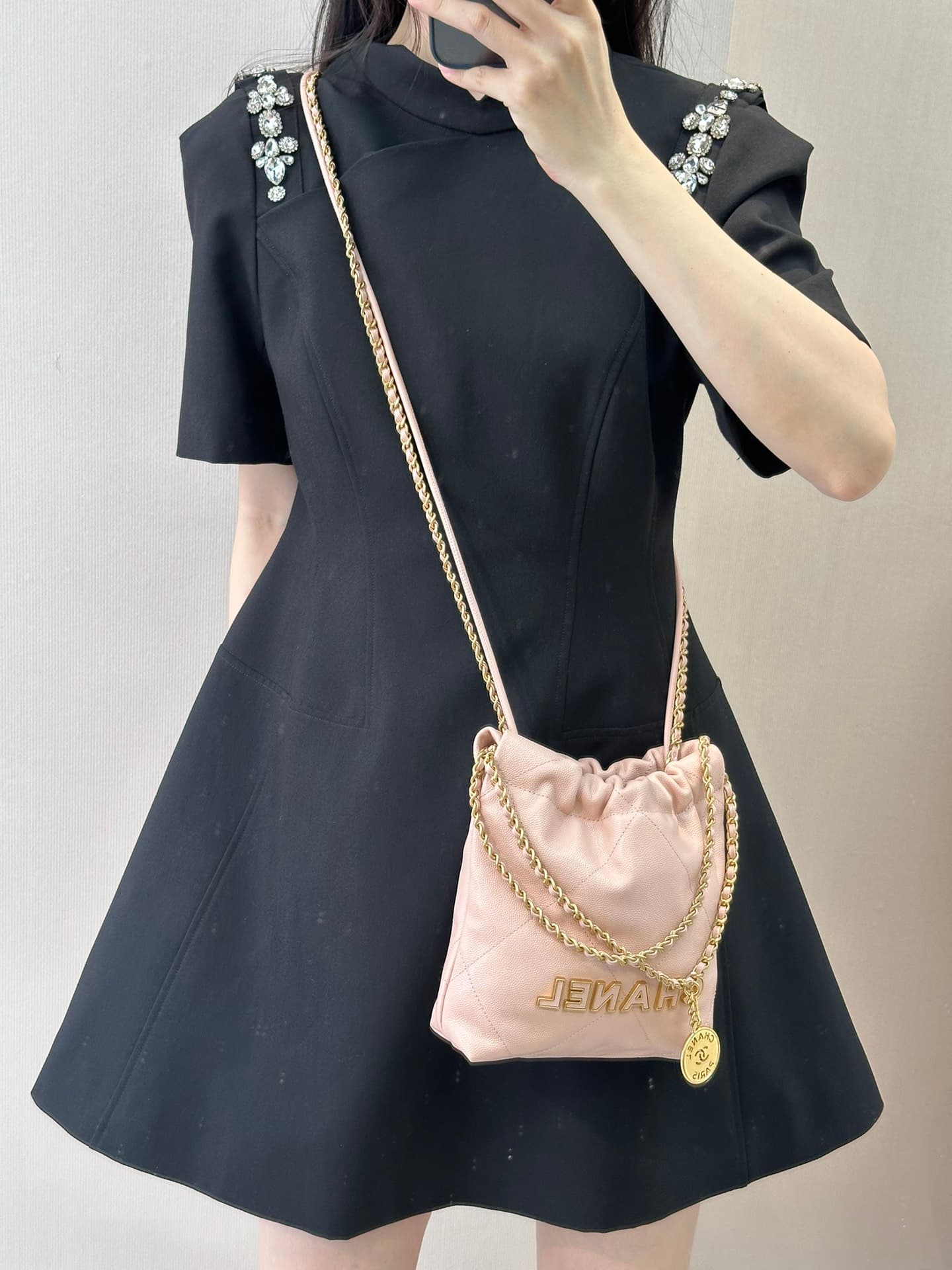Chanel 22 MINI HANDBAG Shiny Calfskin Pink & Gold-Tone Metal AS3980 TOP