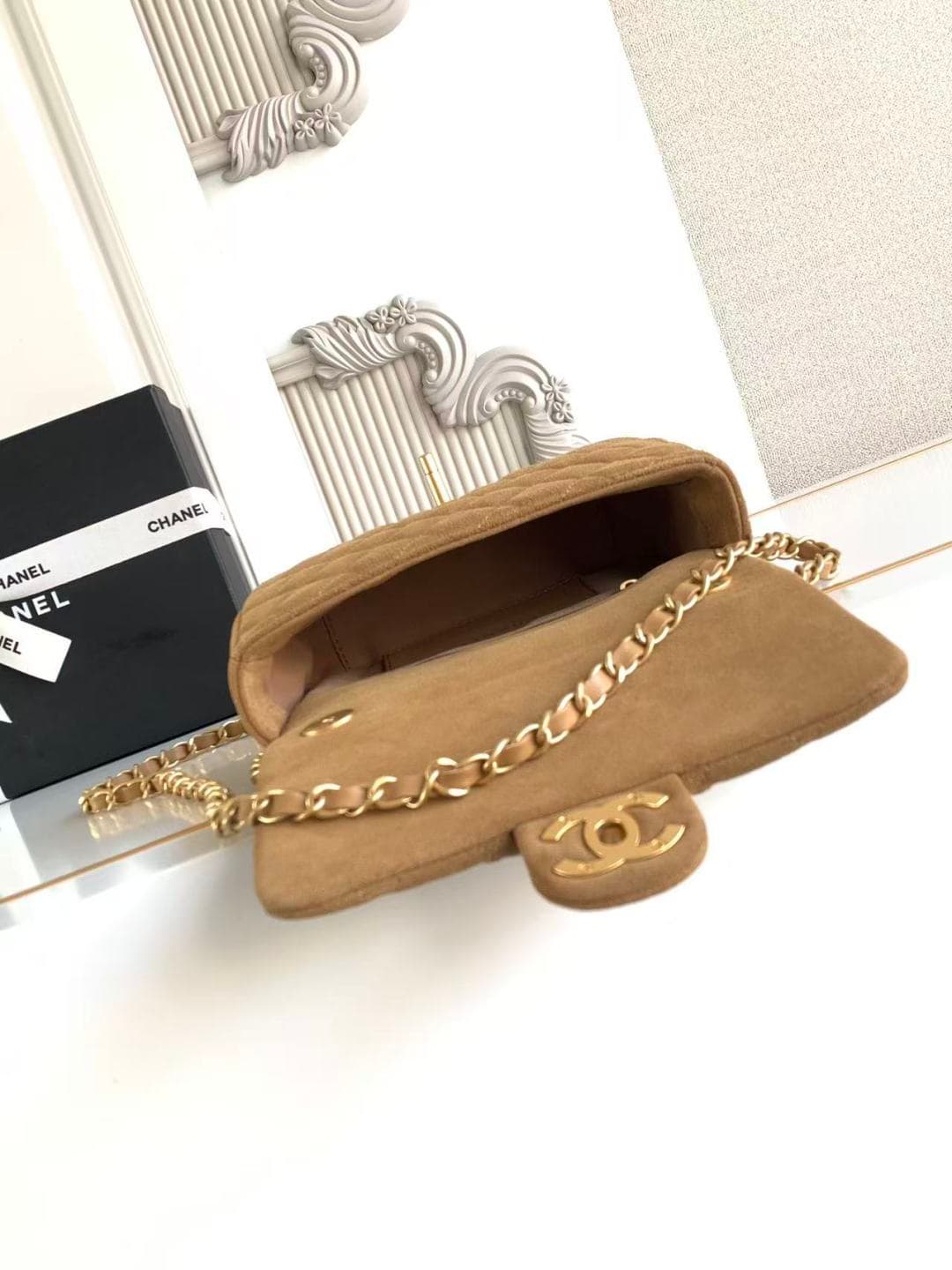 Chanel Classic Flap bag in Brown Suede & Gold-Tone Metal AS5989 A