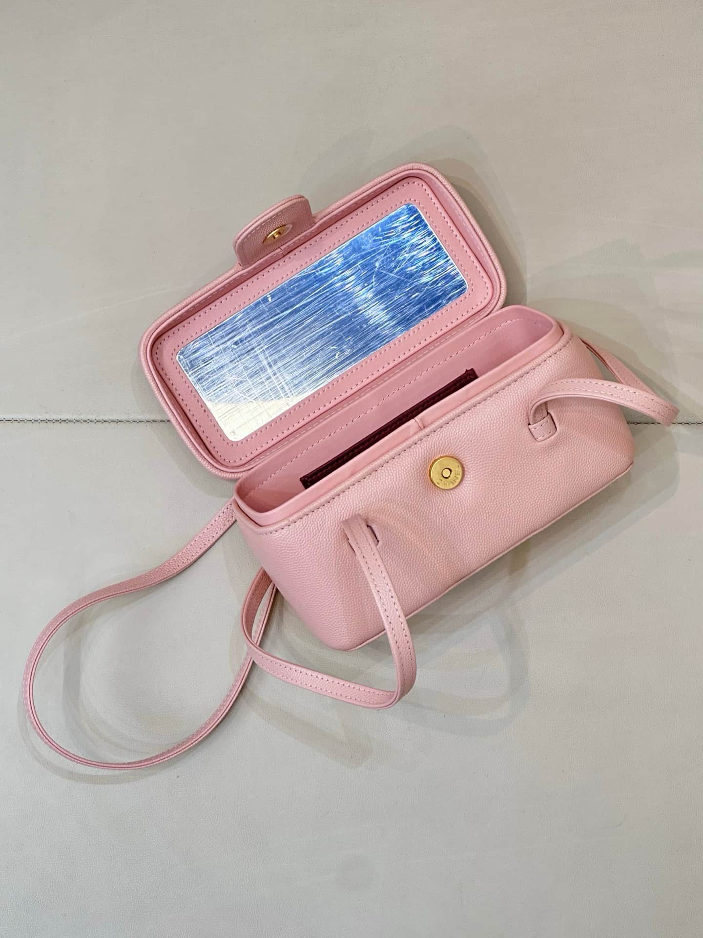 Chanel Long Vanity with Leather Strap Grained Shiny Calfskin & Gold-Tone Metal Light Pink AP5067 TOP