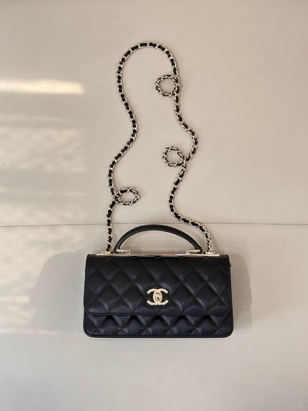 Chanel Clutch with chain Lambskin & Gold-Tone Metal AP4184 TOP