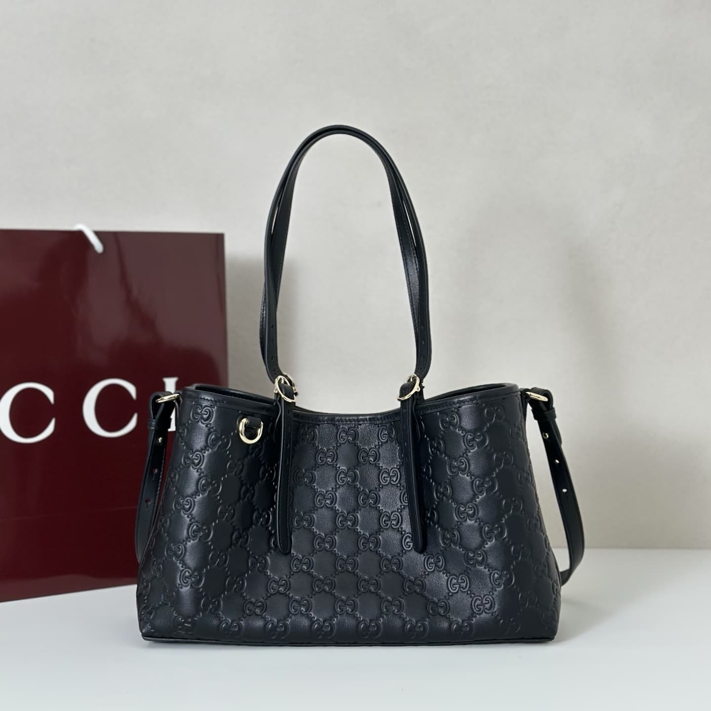 Gucci GG Emblem medium tote bag 815214 High